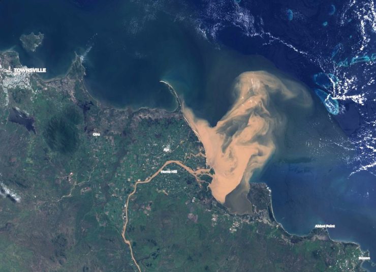 ÁGUA POLUÍDA ESTÁ SE ESPALHANDO PELO OCEANO (FOTO: NASA)