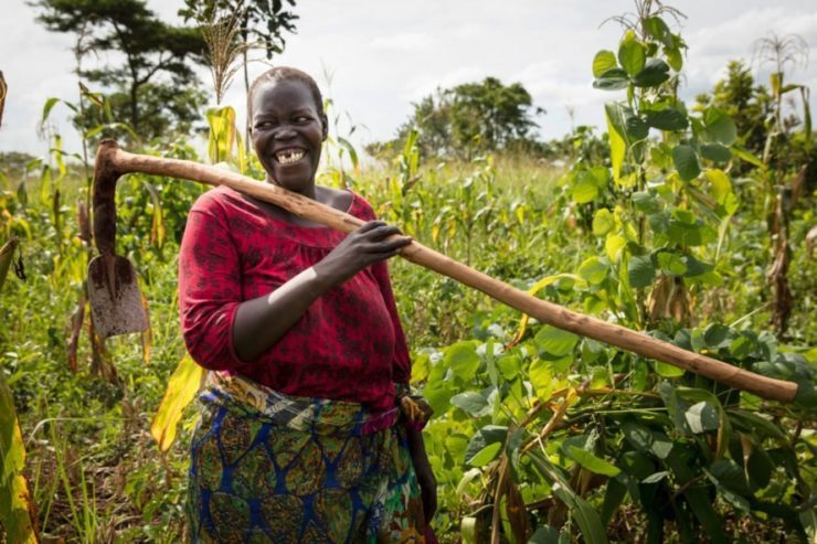 Emponderamento das mulheres atrvés da permacultura alimenta 6 mil famílias refugiadas na Uganda