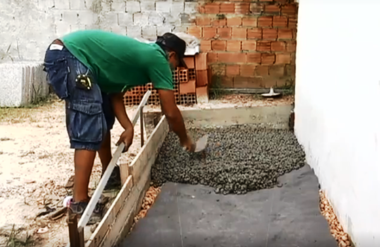 Comunidades carentes do Pará ganham calçadas feitas de caroço de açaí