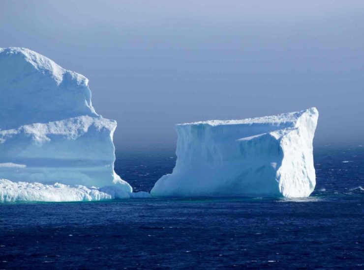 Iceberg gigante na Antártica está se movendo mais rapidamente e causando espanto em cientistas.