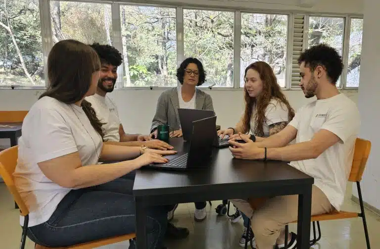 Equipe da Eccaplan trabalhando junta